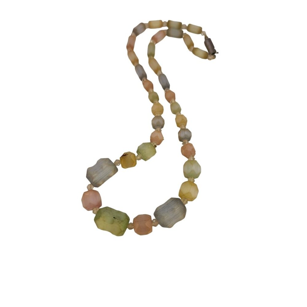 Vintage Czechoslovakian Textured Ribbed Satin Glass Necklace (A5780)